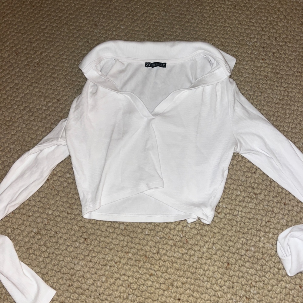 White collared Zara long sleeve shirt